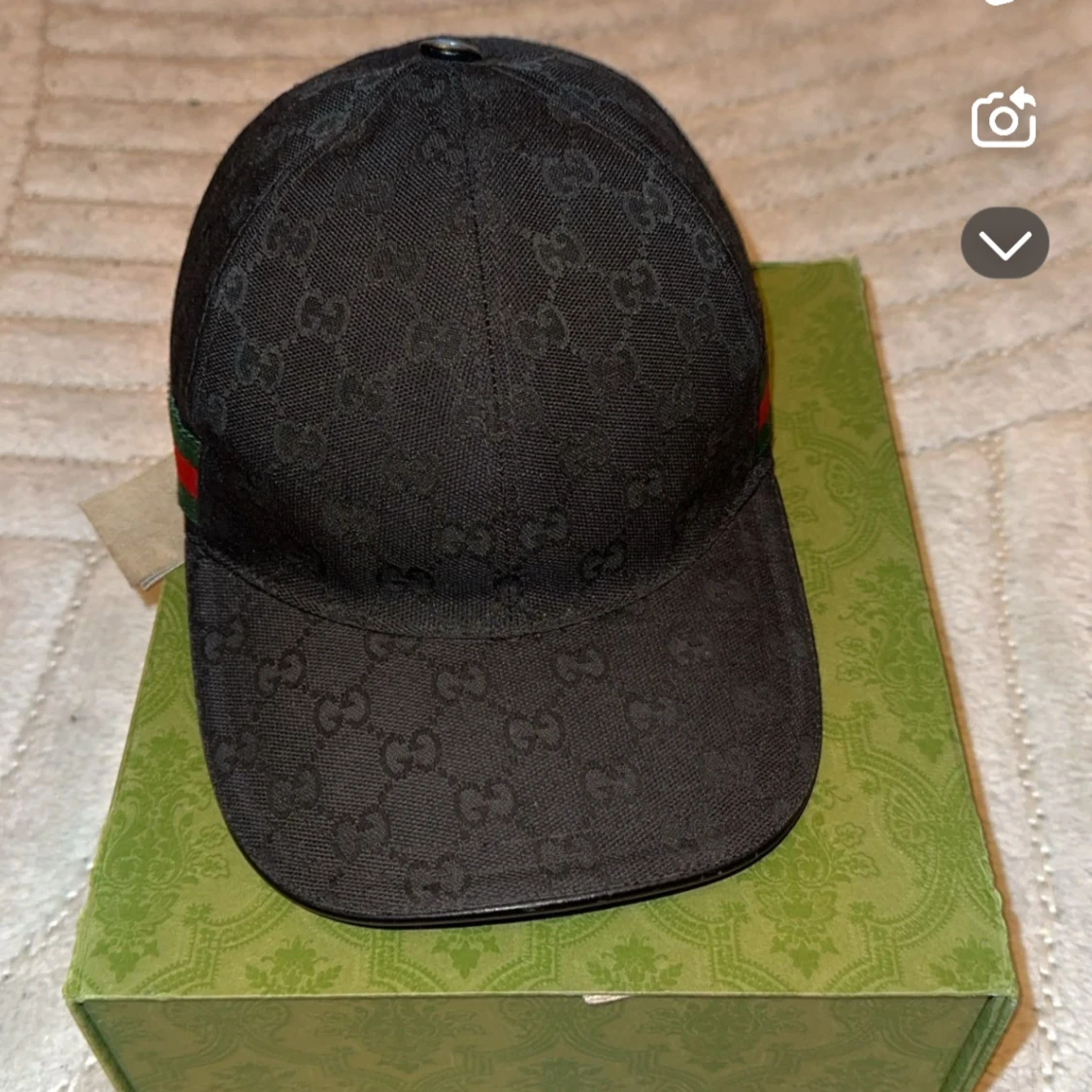 Svart keps från Gucci köpt för 4650 och nu har gått upp till 5650.