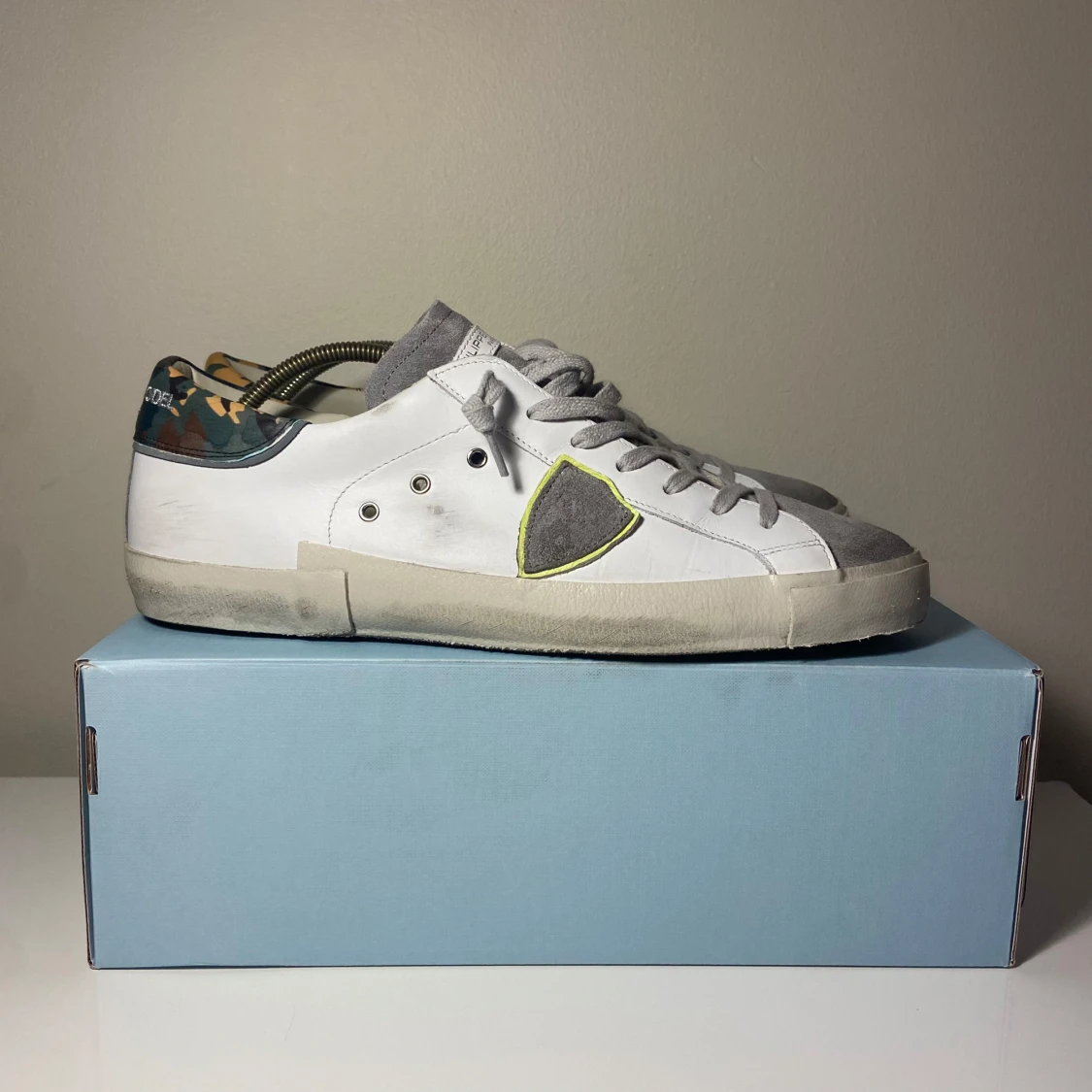 Vita sneakers från Philippe Model - 2