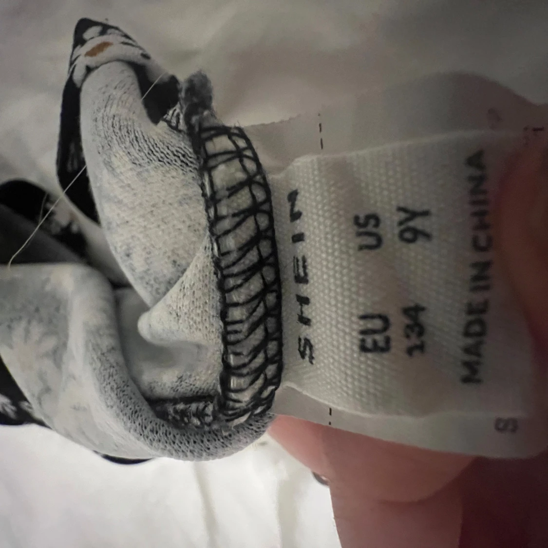 Svart blommig klänning från Shein - 2