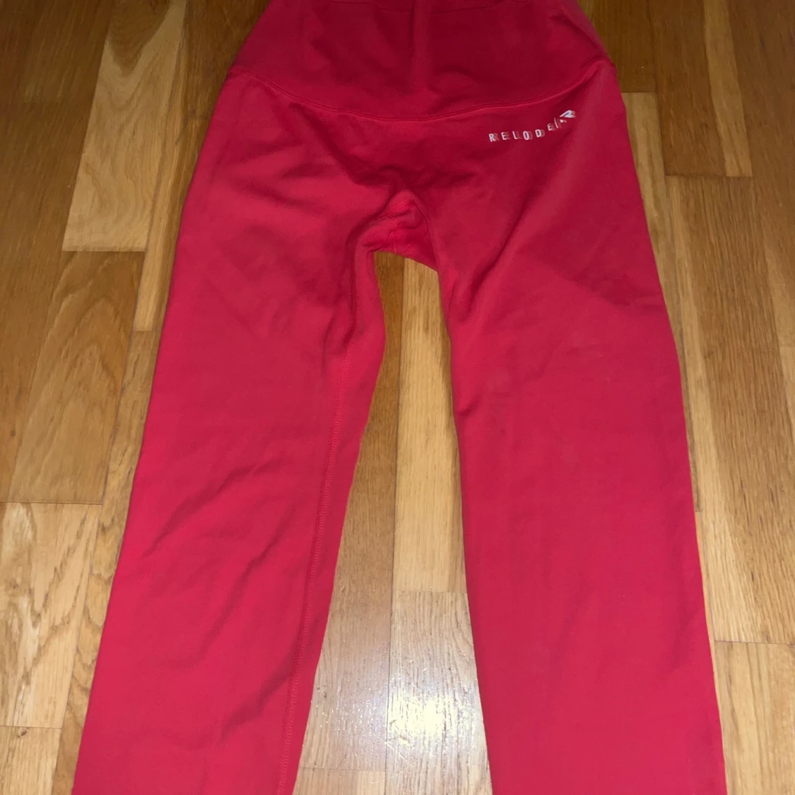 Röda träningsbyxor från Relode - 1
