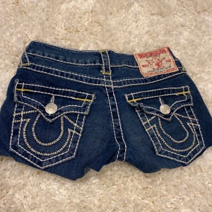 True religion jeansshorts  - Superfina aldrig använda! Köpta för 999kr! Midjemått rakt över-36 ish