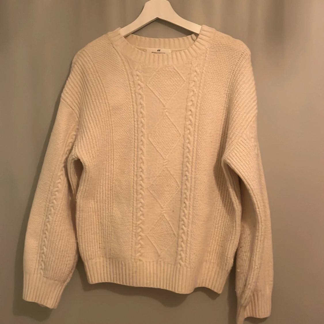 Vit stickad tröja från H&M