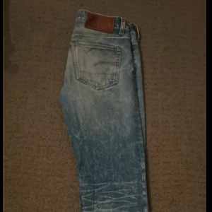 G-Star jeans - Blåa G-Star jeans i storlek: W28 L34. Inga tecken på användning. Pris kan diskuteras! 