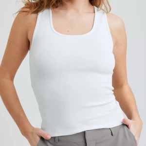 Vit ribbad topp - Benvit ribbad linnetopp med breda axelband. Perfekt basplagg, för sig eller ha under någonting.