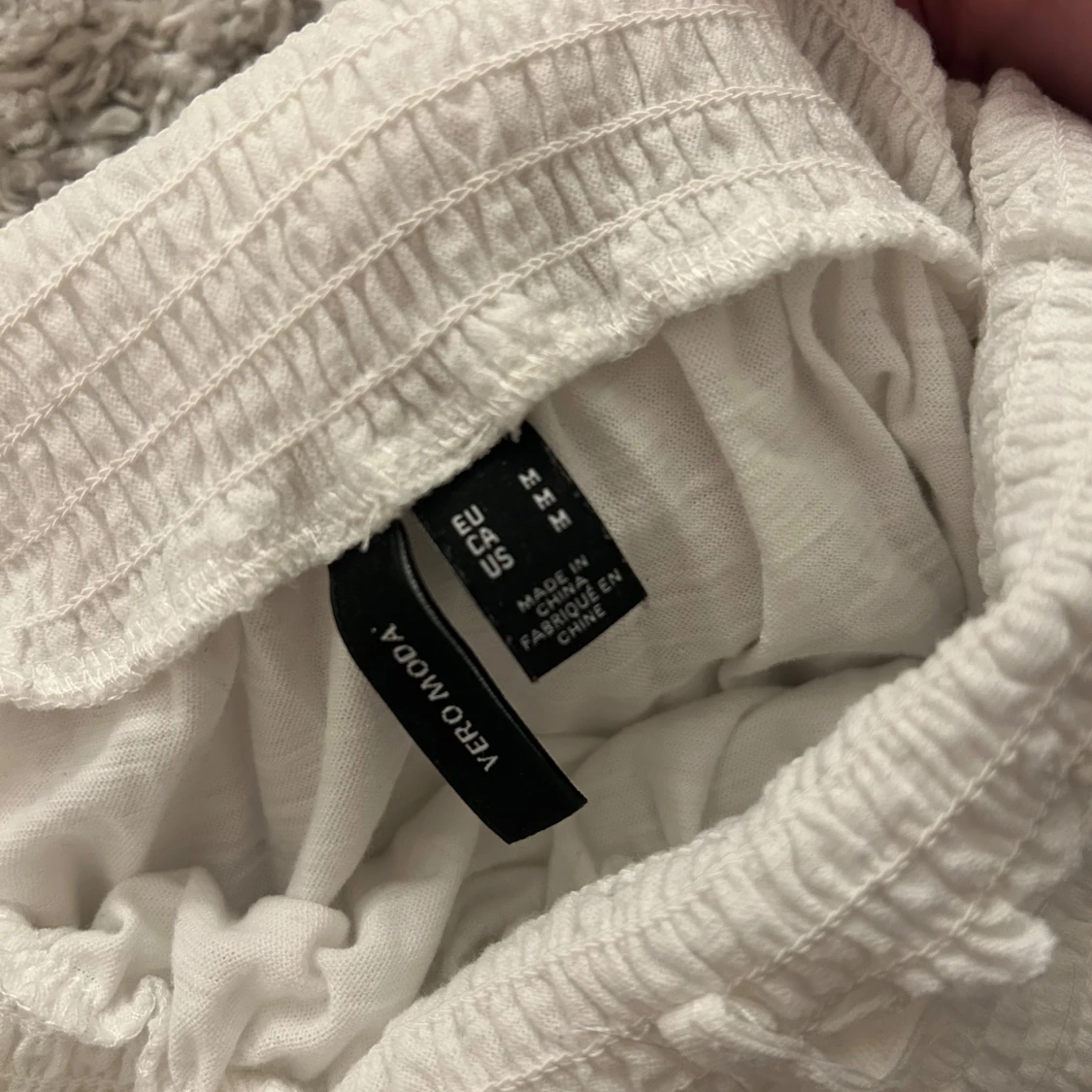 Vit ärmlös topp från Vero Moda - 1