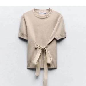 Beige stickad tröja från Zara - Säljer denna tröja från Zara💗💗💗