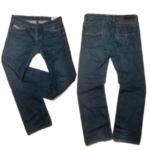 10/10 skick och snygg färg. Relaxed/straight passform - Straight/relaxed passform och snygg färg. Inga tecken på användning, 10/10 skick.