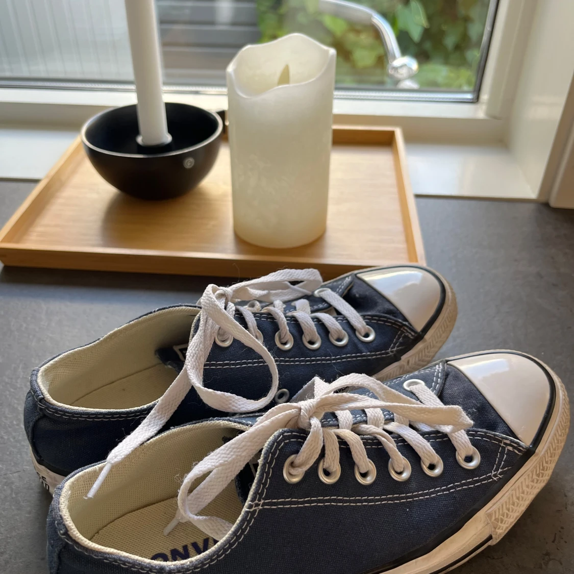 marinblå converse - 90