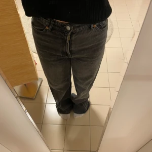 Svarta highwaist jeans - Använda men i mycket bra skick