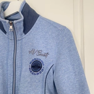 Stall tröja - Superfin tröja från hv polo. Storlek M men passar S. Det går bra att använda köp nu😊💗