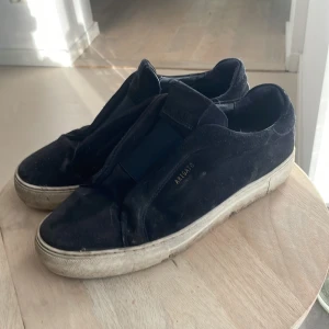 Arigato laceless - Ganska bra skick, det är bara lite smuts som man kan ta bort hur enkelt som helst, nypris 2500, pris kam diskuteras