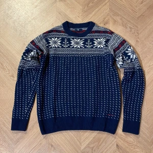 Stickad Gant tröja - En snygg varm stickad tröja från Gant som tyvärr blivit för liten för mig, 100% Ull så perfekt inför vintern.