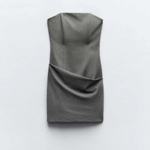 Zara klänning  - Säljer grå klänning från zara. Endast använd en gång. Nyskick 