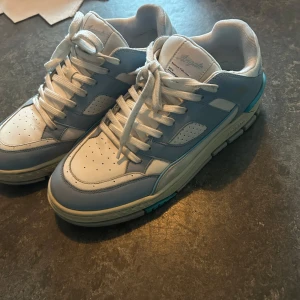 Axel Arigato Area Lo - arigato area lo Storlek 44 Skick 8.5/10 Villig att gå ner i pris vid snabb affär