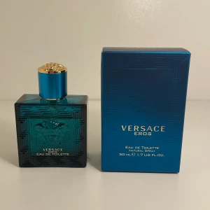 Versace Eros EDT - Versace Eros EDT av Versace. För mängd, se bild 2. Butikspris: cirka 600 kr. Mitt pris: 249 kr.