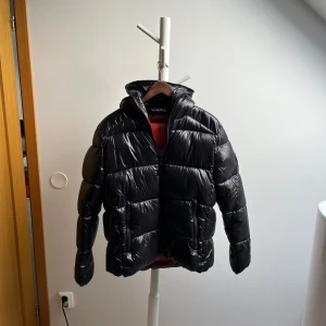 Dave the duck  - Helt ny Saved The duck jackan, använda 1 gång 