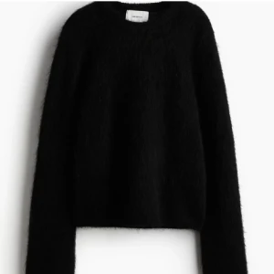 Mohair stickad tröja  - Säljer denna as snygga mohair tröjan från hm💕använd 1 gång💞💕