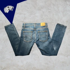 NUDIE JEANS GRIMTIM - Nudie jeans Grim Tim | Skick: 9/10 | Strl: W30 L30 | Modellen är 180 cm lång | Hör av dig om du undrar någonting!