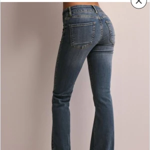 Nelly jeans - Säljer dessa lågmidjade bootcut jeansen från Nelly. Har bara använt dom 1 gång💞 skriv för fler bilder