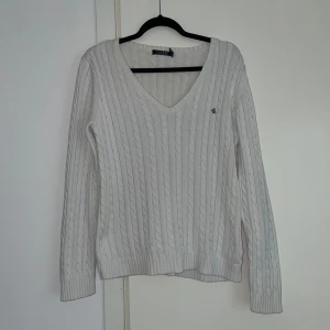 Ralph Lauren Stickad Tröja - Vit i nyskick, storlek M.