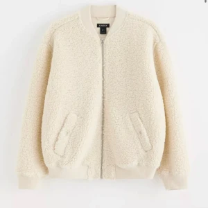 Säljer Teddy jacka  - Säljer denna Teddy jacka jag bara har använt 2 gånger! 💞