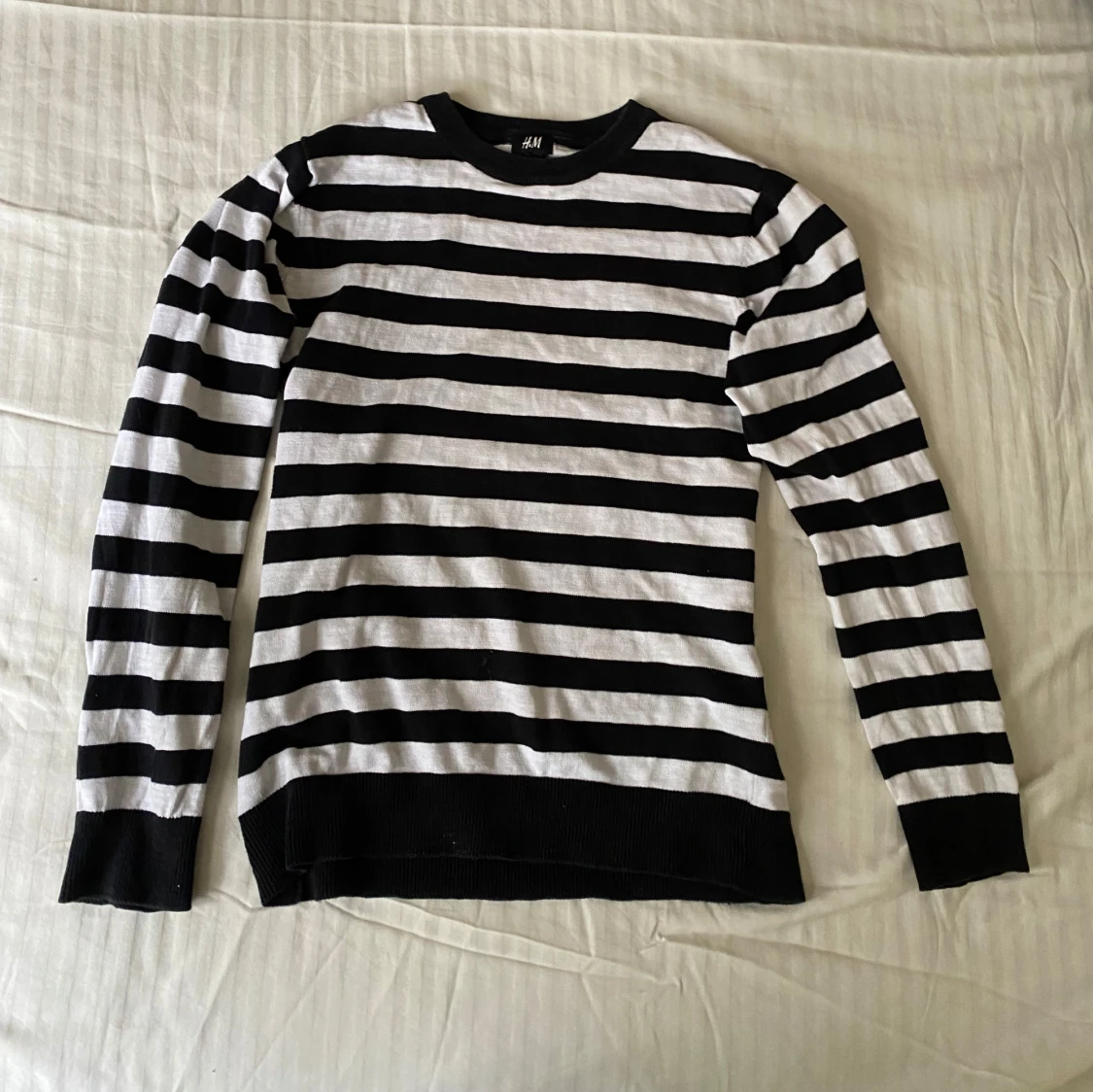 Svart -vit tjocktröja