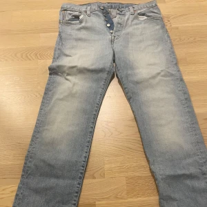 Levis jeans - Säljer dessa Levis 501 då dem inte passar mig har bara använt dem 1 gång