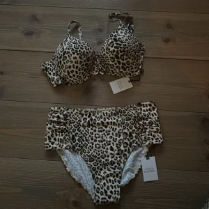 Leopardmönstrad bikini 🐆🐆 - Helt ny leopardmönstrad push up bikini stl 42