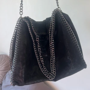 Väska - Jättefin axelremsväska 💕