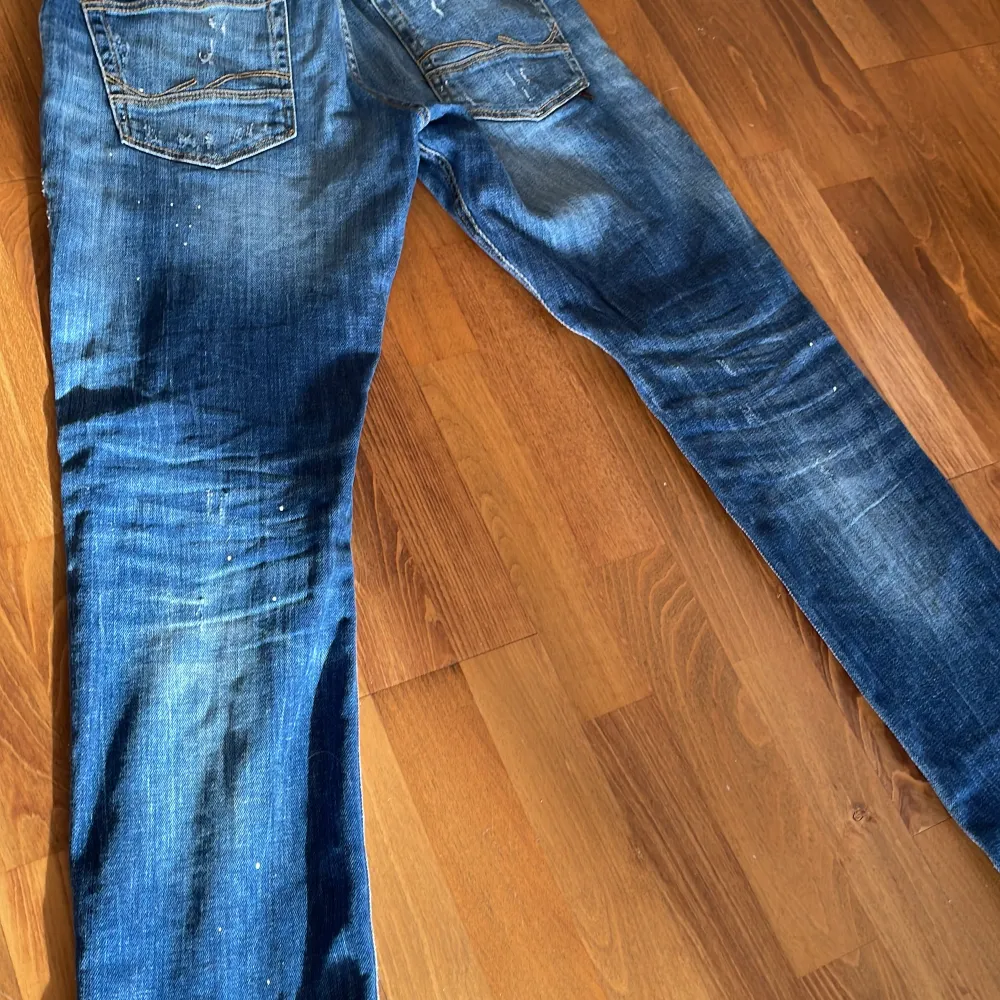 Säljer ett par Jack & Jones jeans då de aldrig används, de är i mycket fint skick. Nypris ≈ 1100kr Mitt pris = 290kr🎉 Skriv till mig i DM vid frågor.. Jeans & Byxor.