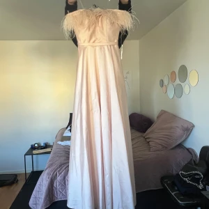 Festklänning  - Storlek: 36  Pris :2800kr Stad : Norrköping 