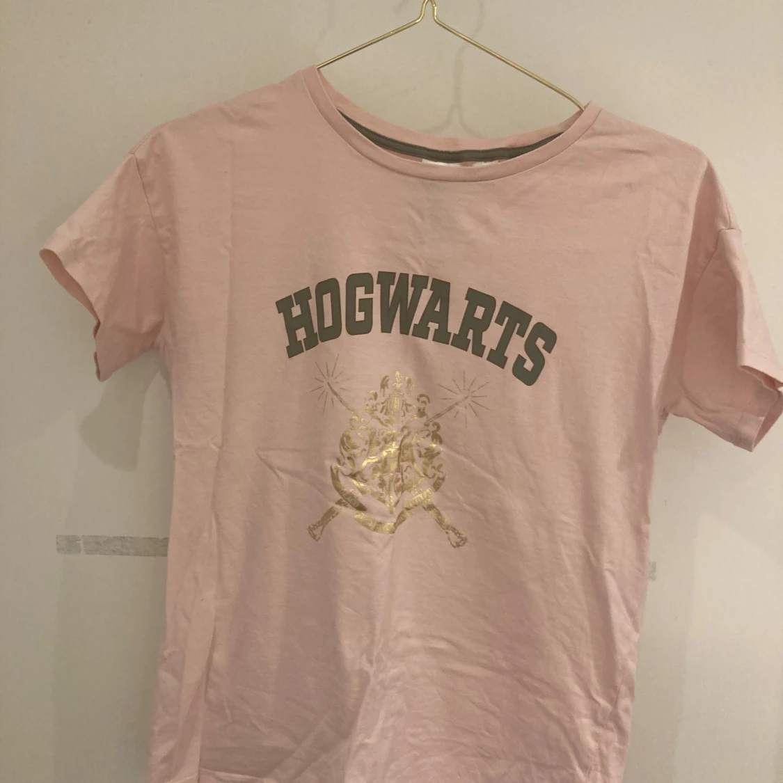 Rosa Hogwarts t-shirt från H&M - 90