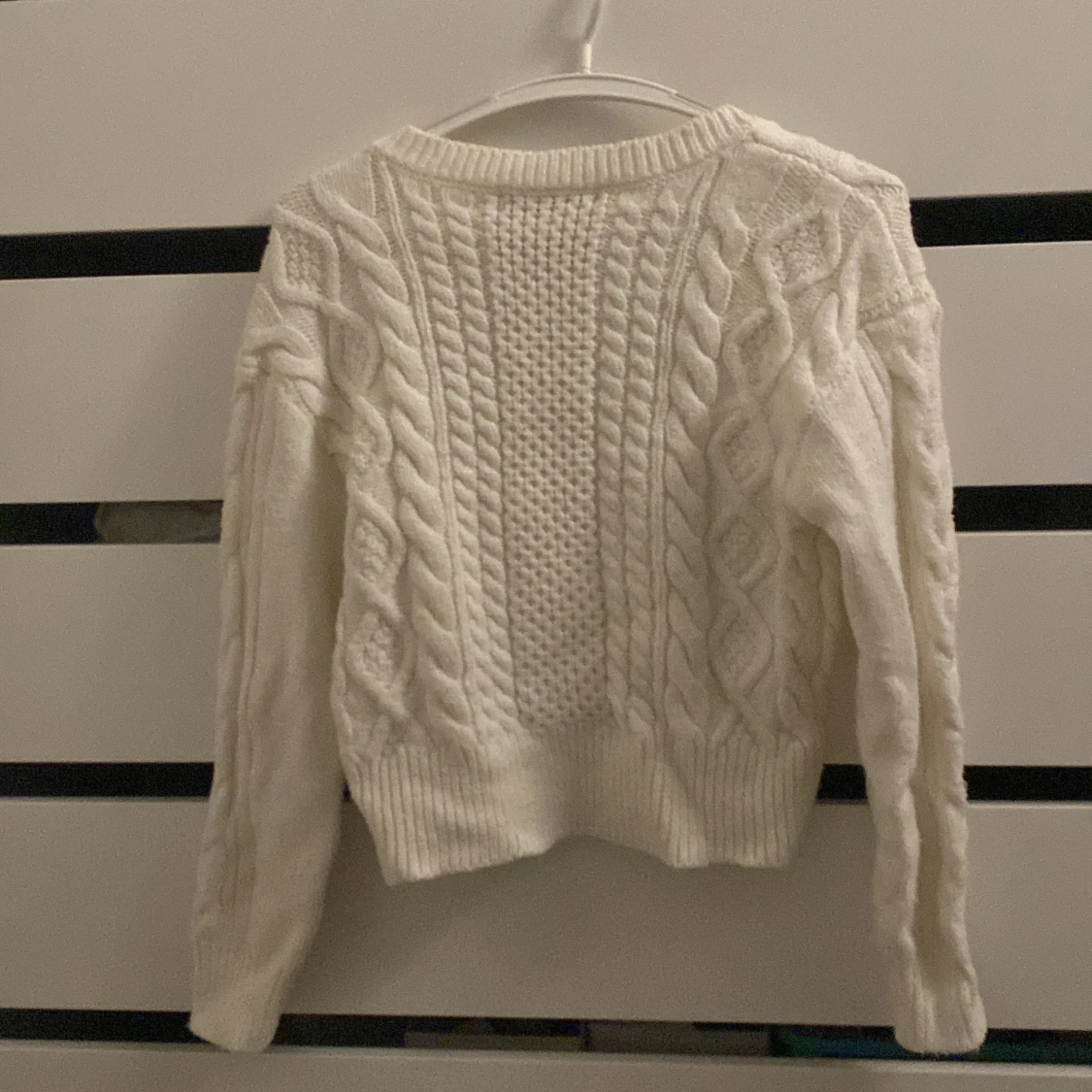 Vit stickad tröja - 90