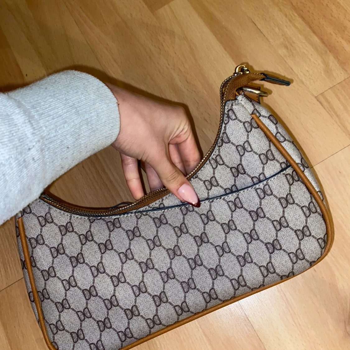  axelväska med dragkedja