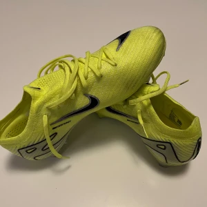 Nike Mercurial Vapor 16 Elite - Använda en halv träning pga dålig passform. Skriv vid eventuella frågor🤩