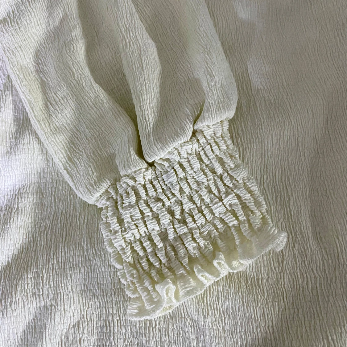 Vit långärmad blus från Cubus. - 92