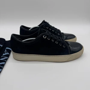 LANVIN CAP TOE - - Lanvin Cap toe- Skick: 9/10 - Tillbehör: Dustbag - Storlek 42/UK7 - Nypris ca 5200kr // DeluxeCloset