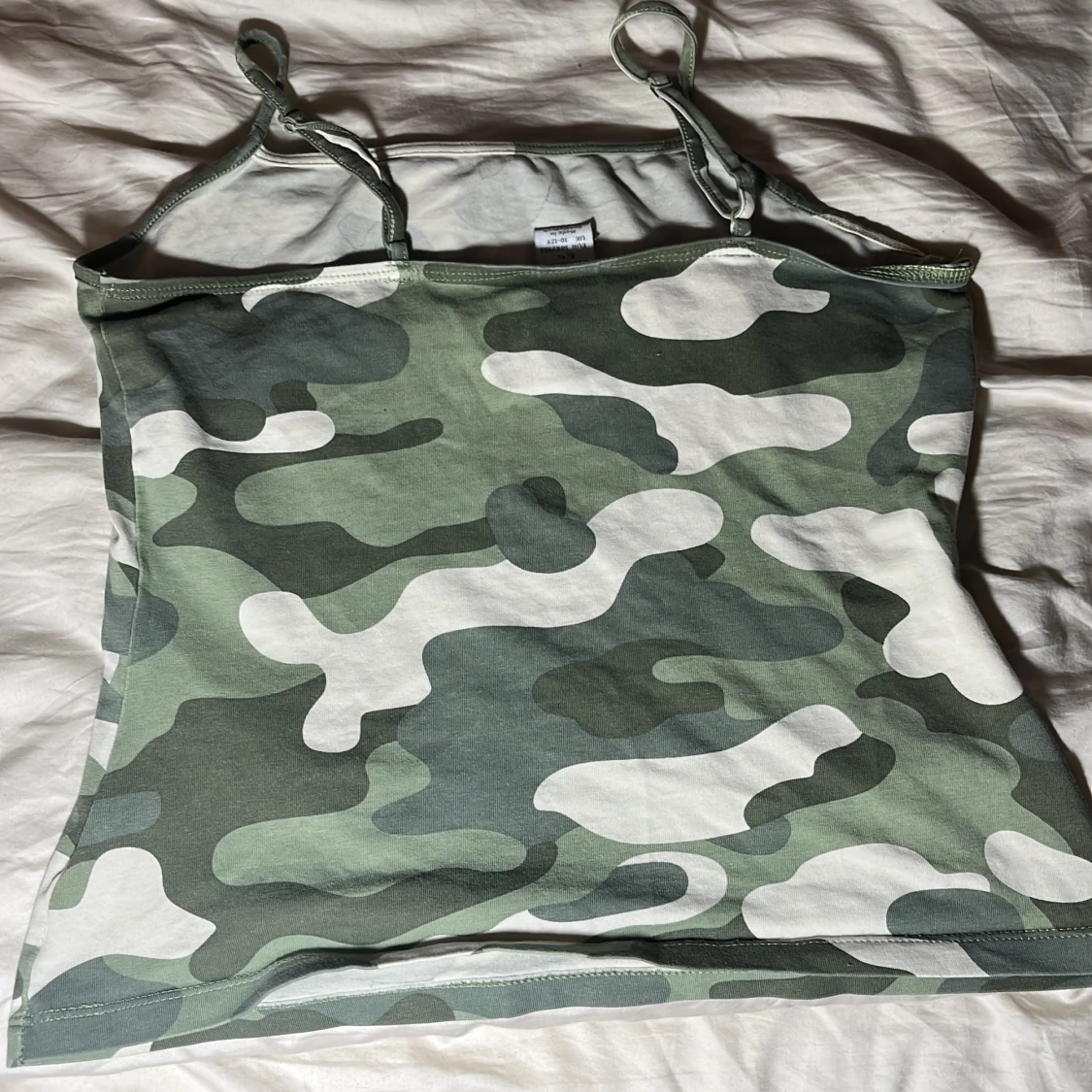 Camouflagefärgad linnetopp från Lindex - 90