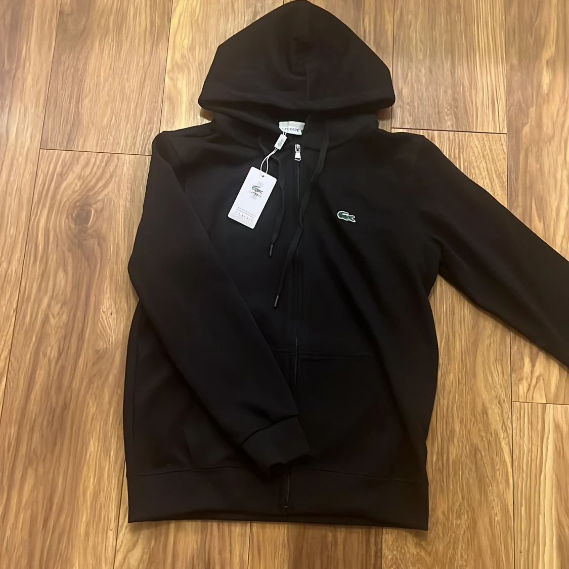 Svart hoodie från Lacoste