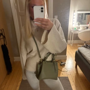 grön väska  - så snygg väska 💞 