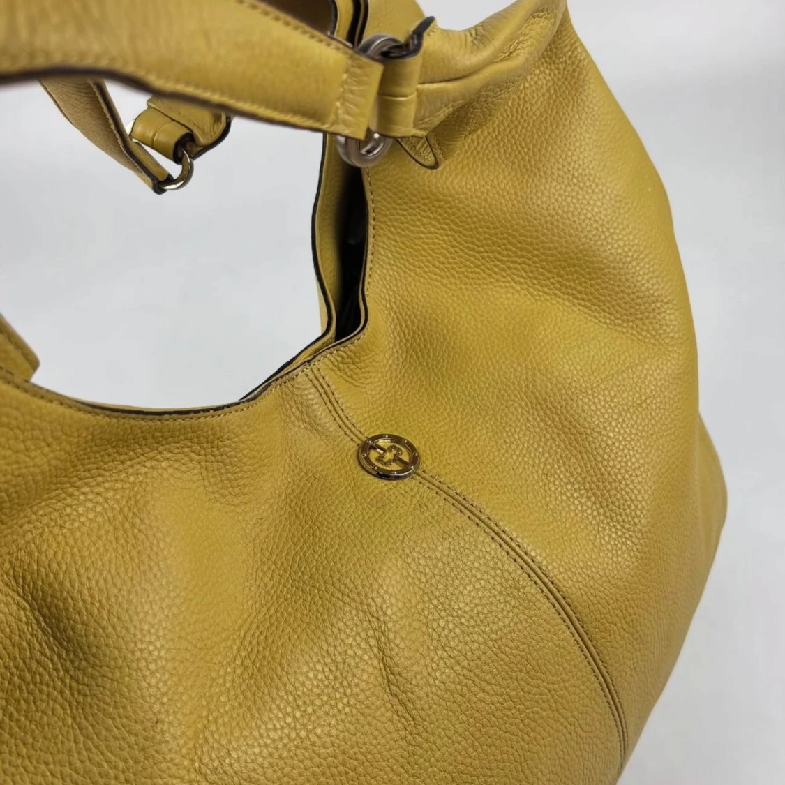 Gul axelväska i skinn - 90
