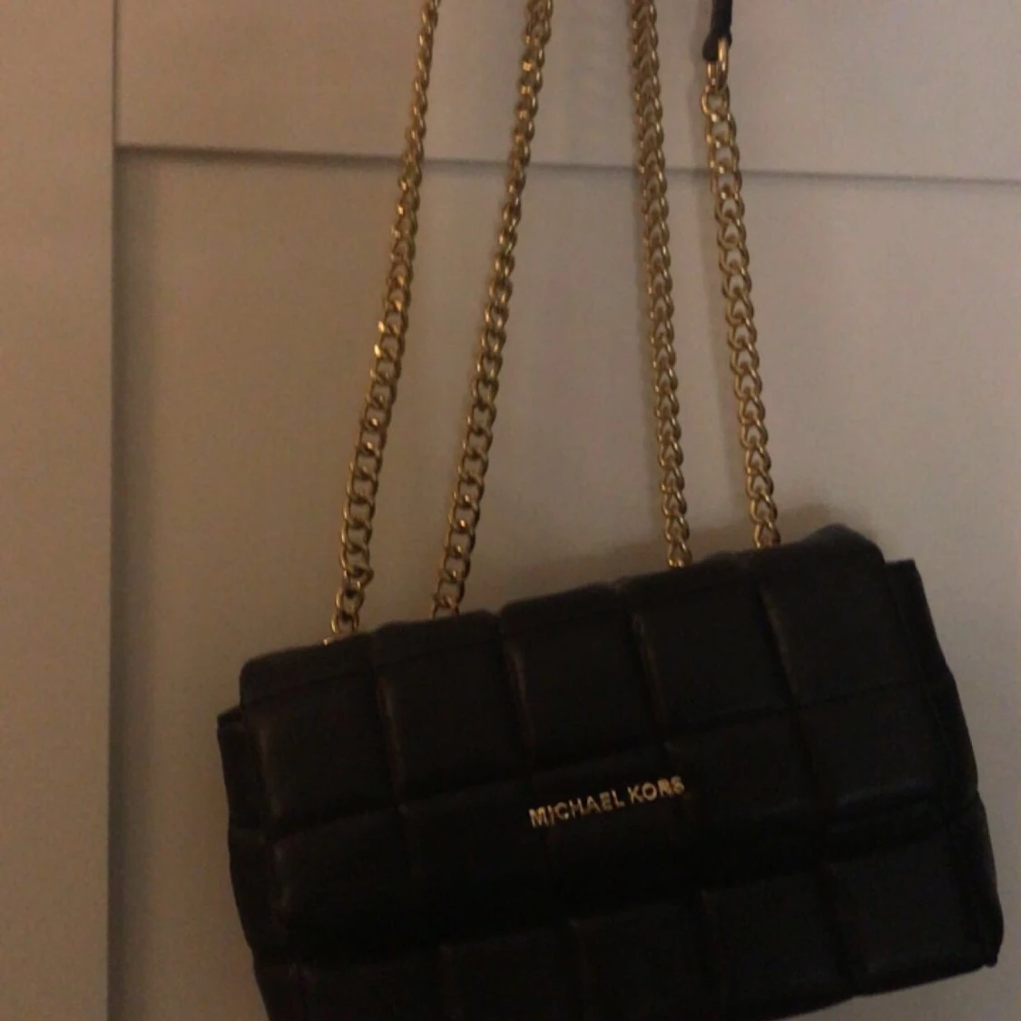 Svart quiltad axelväska från Michael Kors