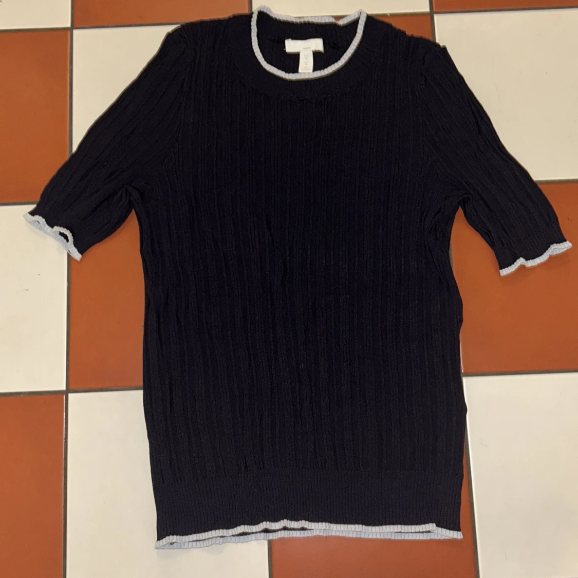 Svart ribbad tröja från H&M