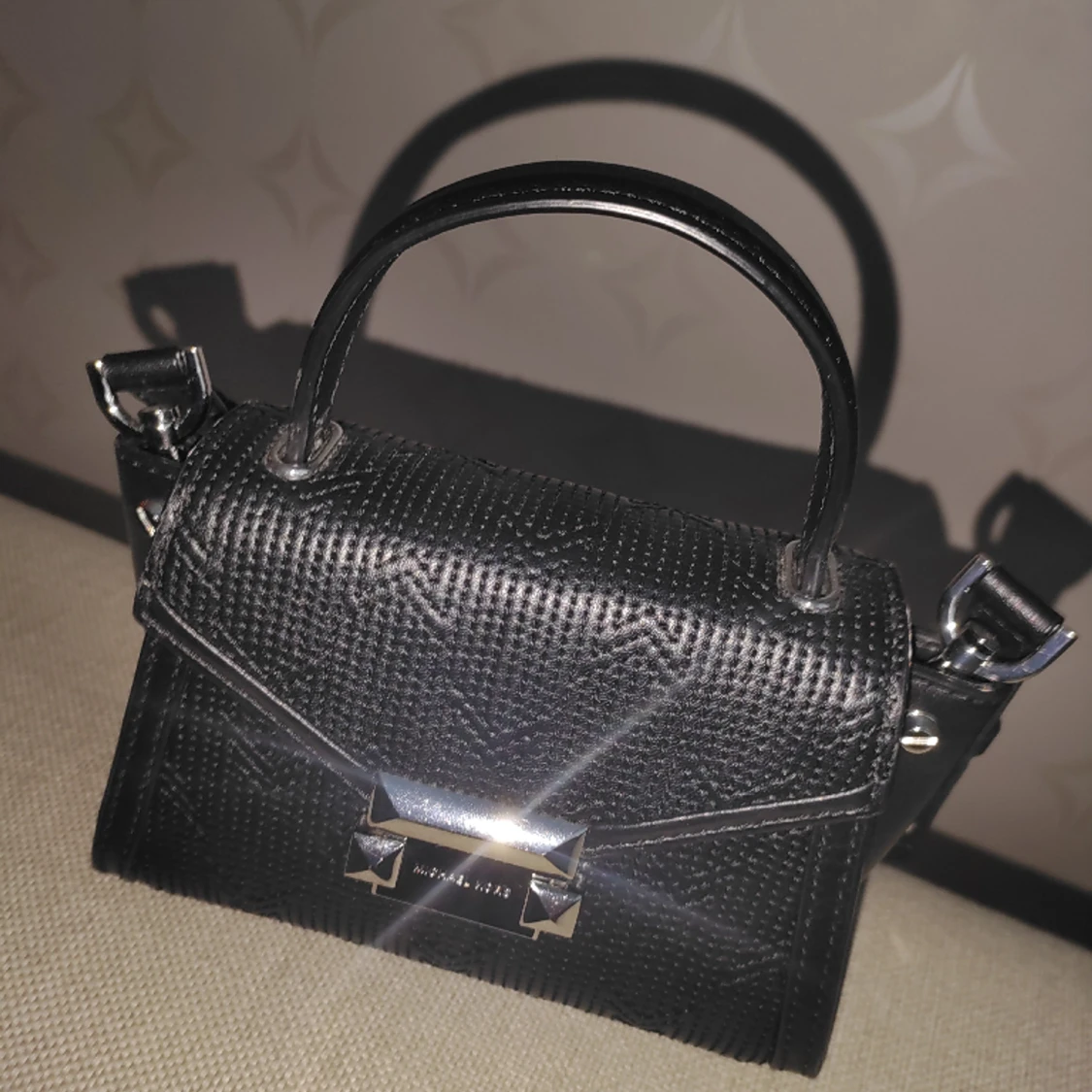 Michael Kors svart mini väska Whitney