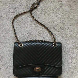 Väska  - Ny väska svart 