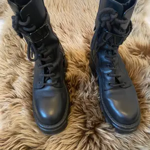 VALENTINO WOMENS CAMPSITE  BOOTS BLACK   V Logo Boots Chunky rubber Black leather (Calf) Zip fastening along side