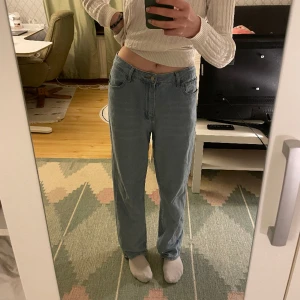 Baggy Jeans - Supersnygga och bekväma blåa jeans. Är väldigt baggy och wide! Säljer för att de är lite för stora, annars älskar jag de🫶