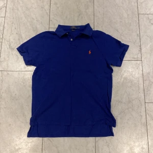 Ralph Lauren pike - Säljer en ralph lauren pike i nyskick! Storlek L, perfekt inför sommaren!