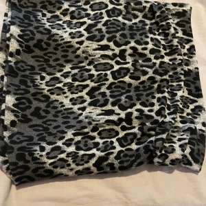 Halsduk - Halsduk Oanvänd 30kr