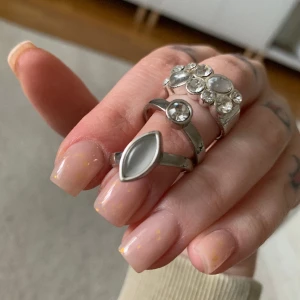 Tre ringar  - Tre ringar inte äkta. 💍 alla för 80kr